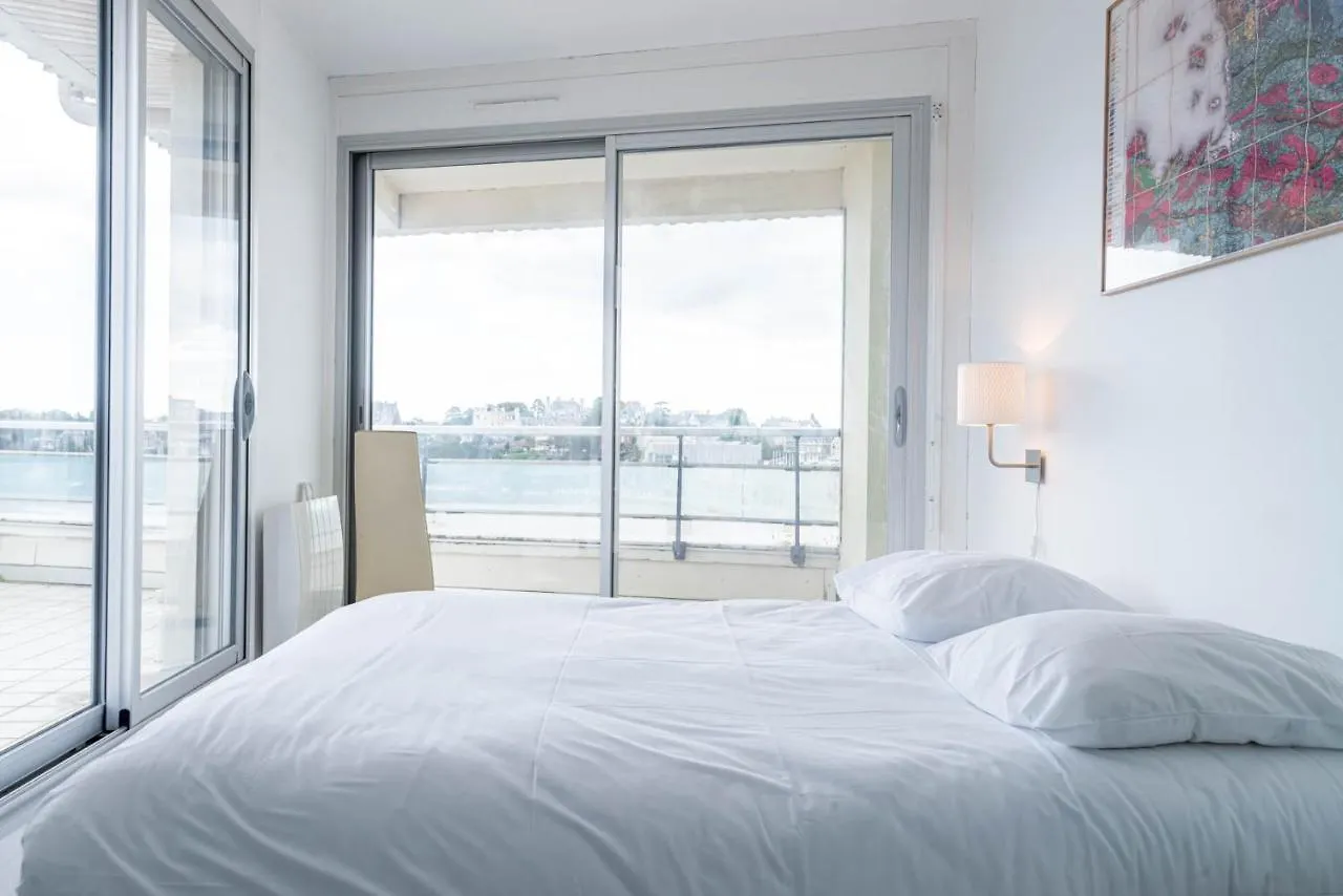 Residence Le Crystal Ντινάρ 0*,  Γαλλία