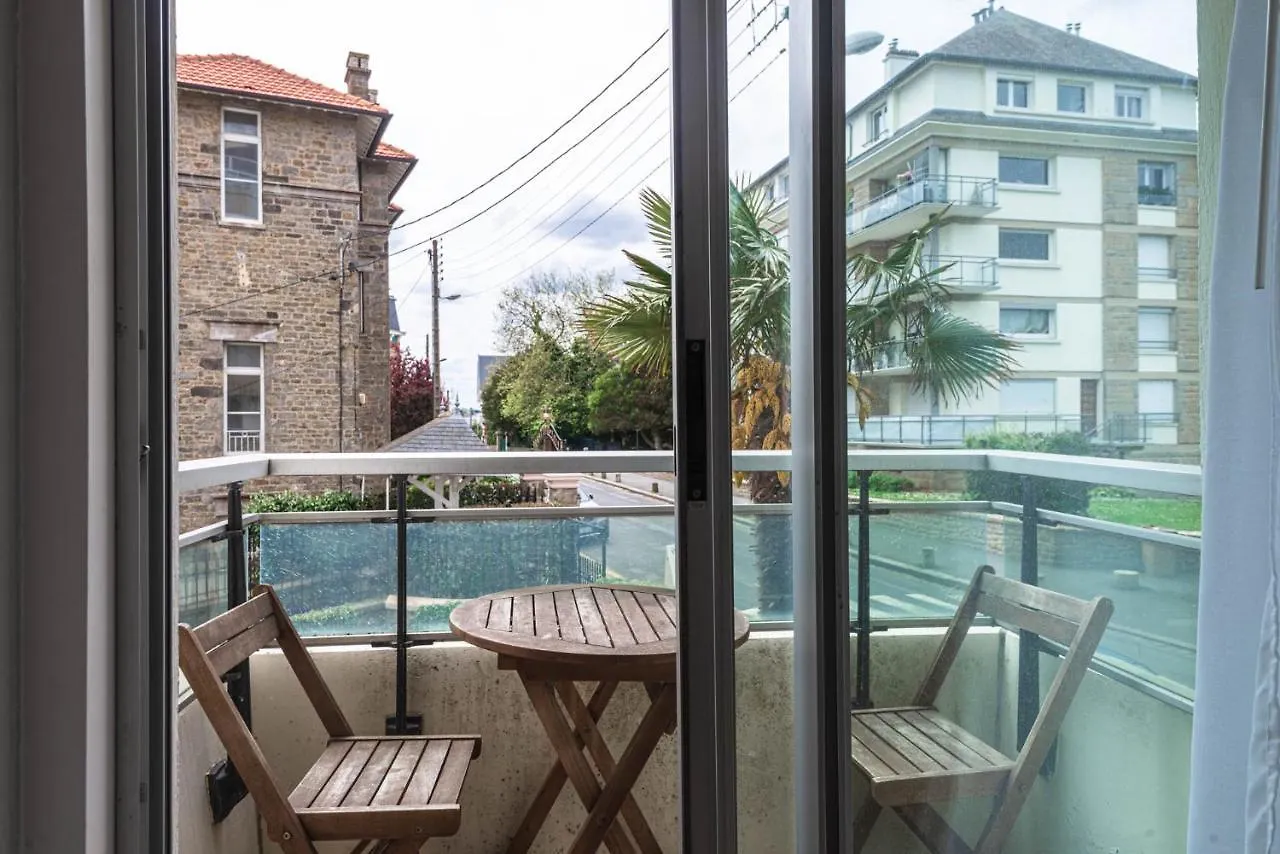 Residence Le Crystal Ντινάρ 0*,  Γαλλία